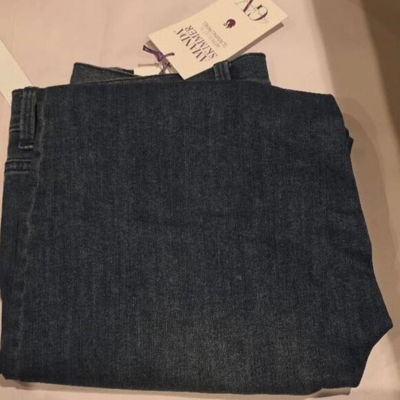 Women's Gloria Vanderbilt Amanda Skimmer Capri Pants Color: Rome Size: 10 - Picture 3 of 4